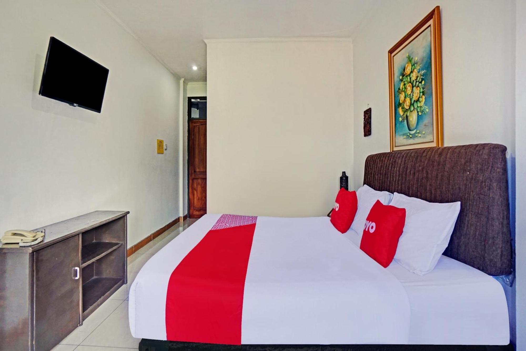 Oyo 90028 Hotel Victory Бату Экстерьер фото